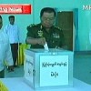 Senior Gen. Than Shwe casting his vote in Saturday&#39s constitution referendum.  Credit: Burmese State TV/Mizzima News 