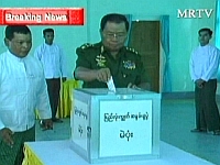 Senior Gen. Than Shwe casting his vote in Saturday's constitution referendum. Credit: Burmese State TV/Mizzima News Senior Gen. Than Shwe casting his vote in Saturday's constitution referendum. Credit: Burmese State TV/Mizzima News