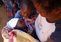 Maureen Sakala participates in a programme that provides HIV medications to both her and her son Christopher, and will first test him for HIV when he is six weeks old. Credit: UNICEF Maureen Sakala participates in a programme that provides HIV medications to both her and her son Christopher, and will first test him for HIV when he is six weeks old. Credit: UNICEF