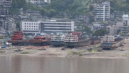 Shipbuilding and repair along the Yangtze River in China. China has some of the world’s most advanced shipyards, but ‘backyard’ operations still continue along many rivers. Credit: Trevor Page