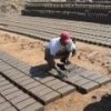 Brickmaker Carlos Frías at work. - Emilio Godoy/IPS